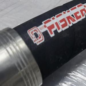 PISKER 高压泵出油管EN856I.D 材质：橡胶+不锈钢丝  壁厚：4mm  备注：法兰式，一弯一直，四层钢丝，5根起订