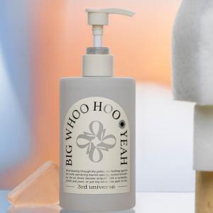 第三宇宙 果酸香氛沐浴露 300ml 椰子青草味 比个好椰