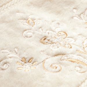 内野 素色高低毛绣花面巾 UUH02791D-N 34cm*75cm/重量90g/条 米