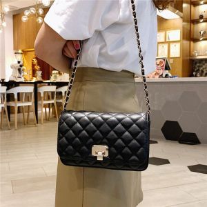 CLOUS KRAUSE 斜挎包 CKB19W596A 20*12*5cm PU 菱格 黑色